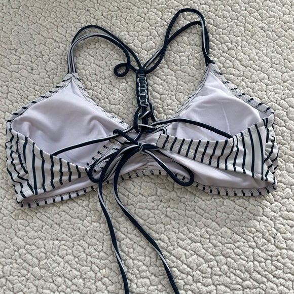 Cupshe Girl’s Swimsuit Top! - Picture 2 of 2